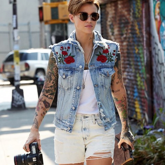 Ralph Lauren demin vest with embroidery - women's size medium - Picture 1 of 8